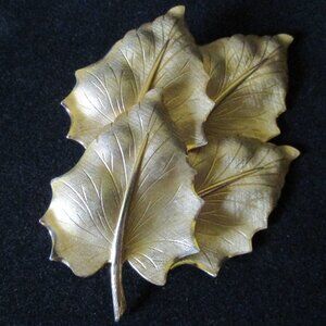 Vintage Unbranded Detailed Brushed Gold Tone Four Leaf Brooch/Pin  3" x 2"